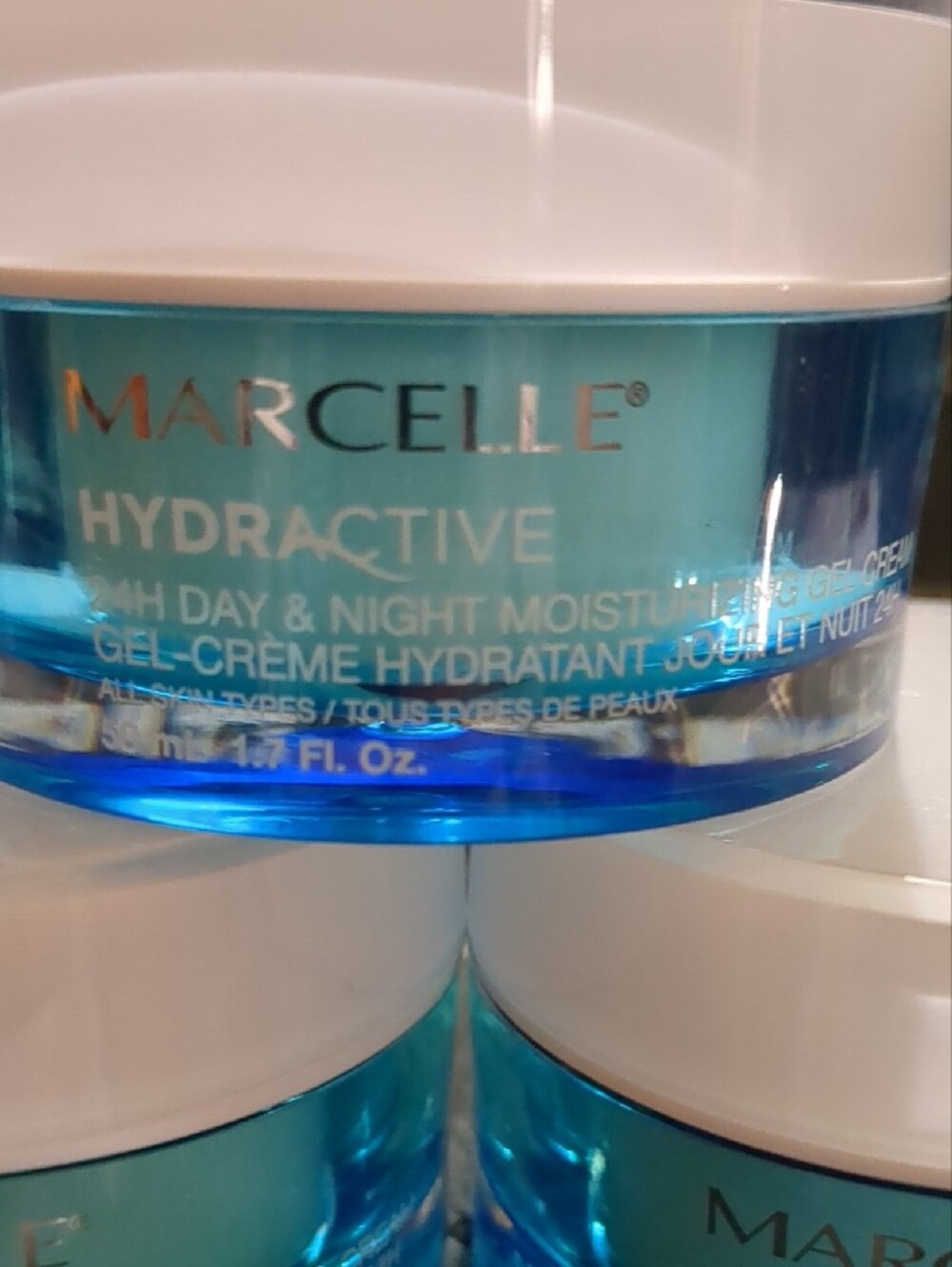 Marcelle Hydractive 24H Day & Night Moisturizing Gel Cream - Picture 2 of 4